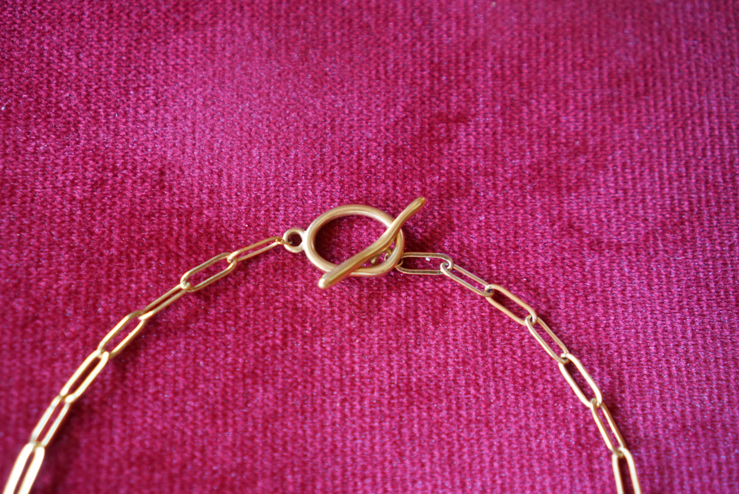 Goldene Symbolkette mit Charms