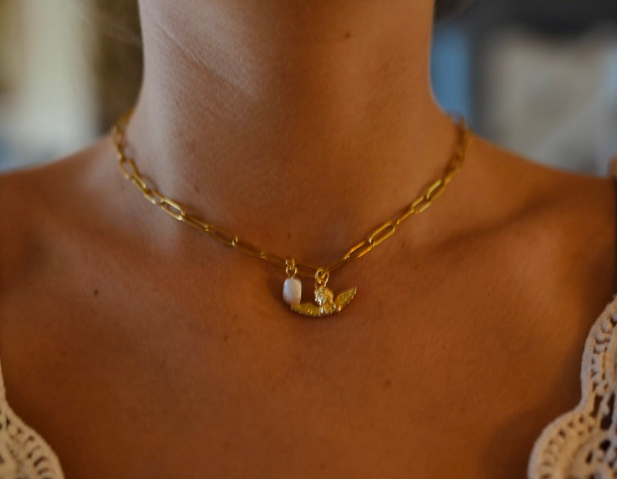 Goldene Engel-Kette mit Süßwasserperle